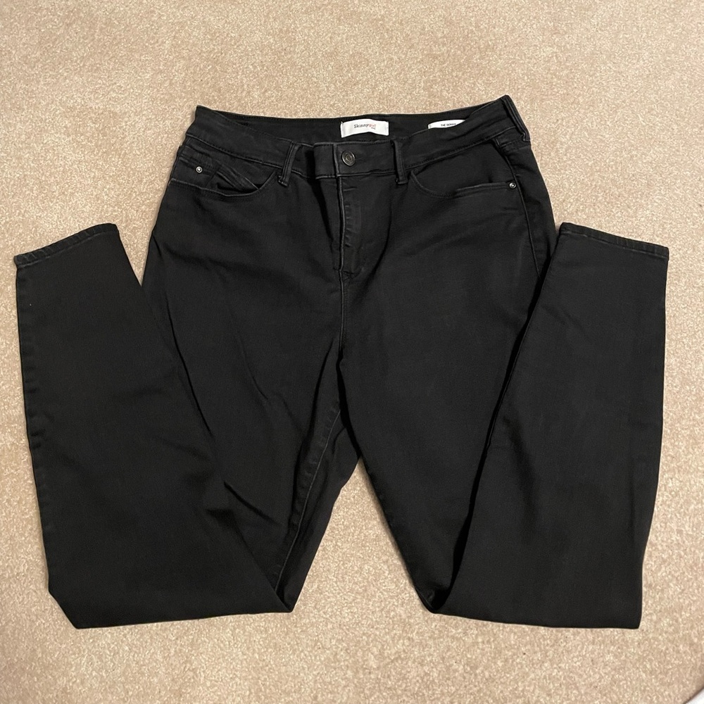 136. NWOT by Skinny Girl “The Skinny” Black Jean no Distressing, Size 32